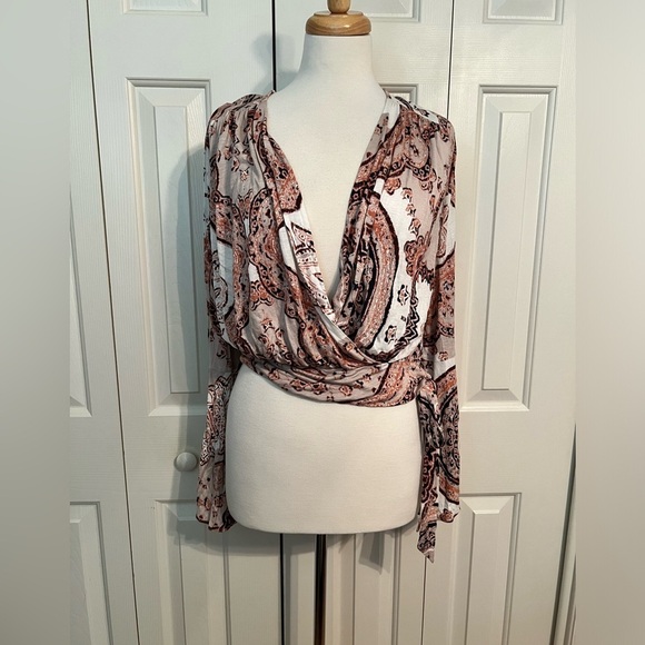 FREE PEOPLE FIONA PAISLEY WRAP TOP (Soft) W/ DEEP V NECK & BELL SLEEVES Sz XS - Picture 5 of 11